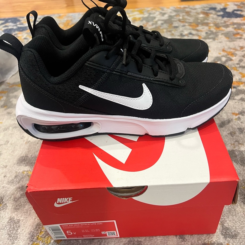 Nike Air Max INTRLK Lite GS - Black and White - Picture 1 of 4